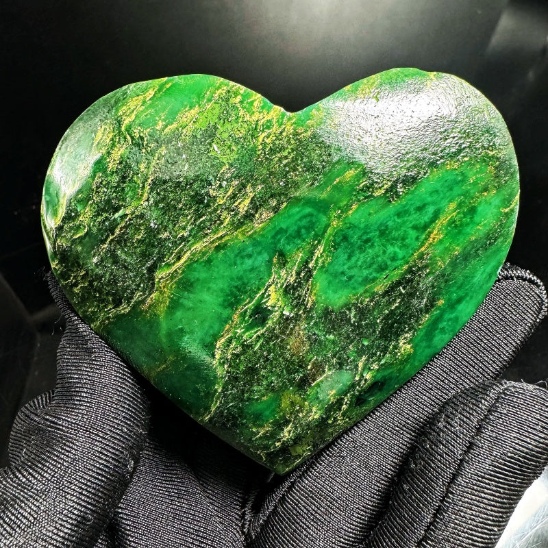 Natural Carving Love with Ancestral Green Heal ing Gemstone Home Decor
