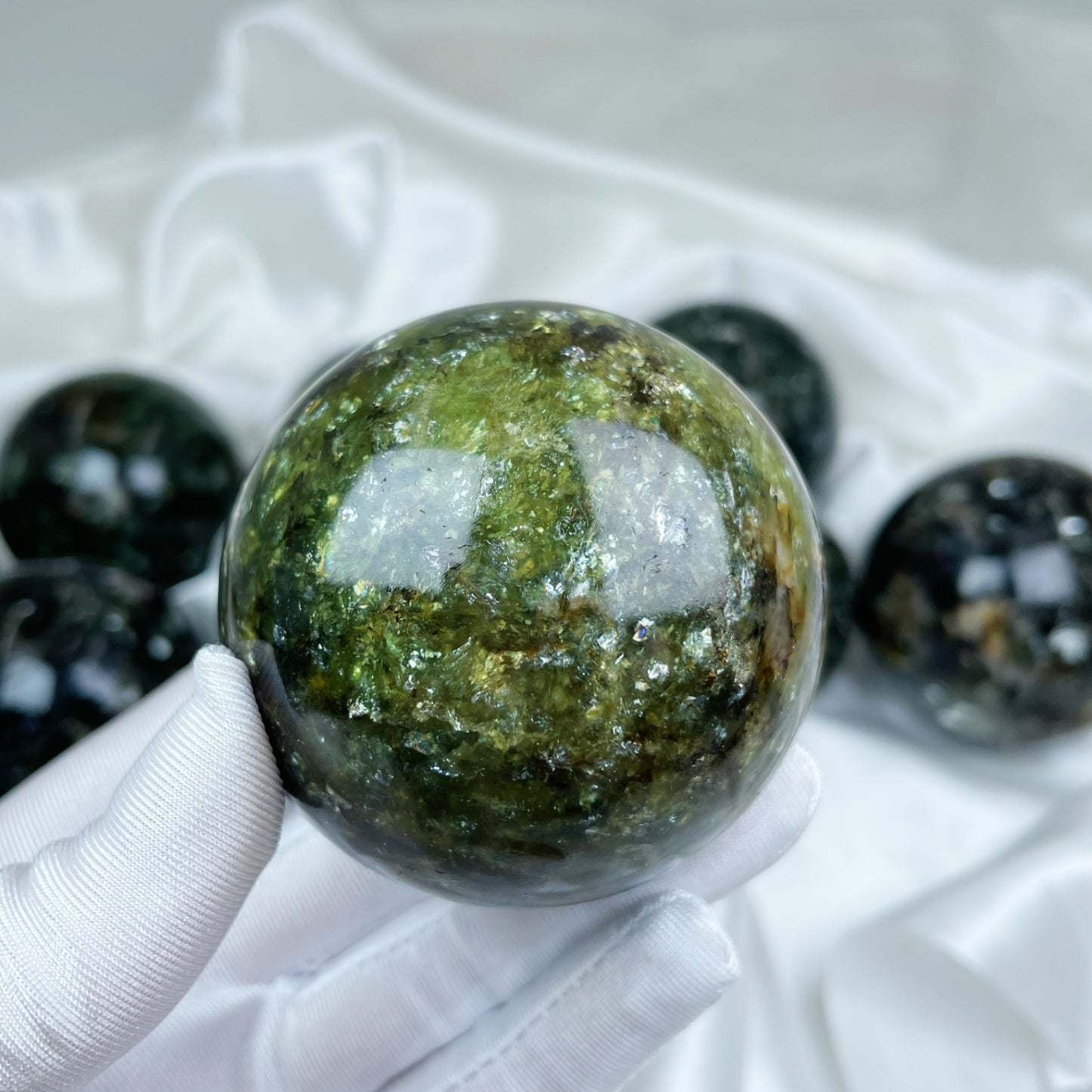 Green mica sphere