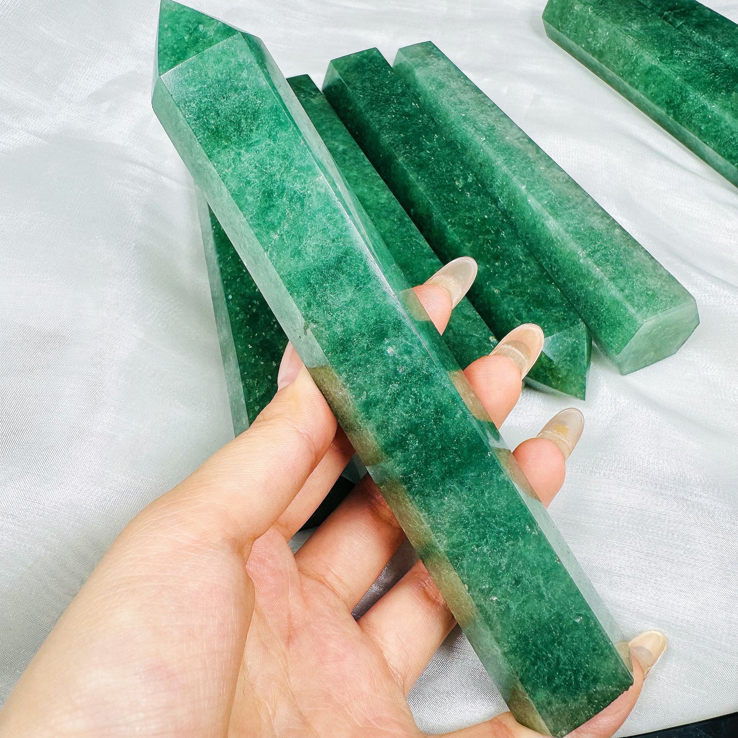 Green strawberry single pointed pillar