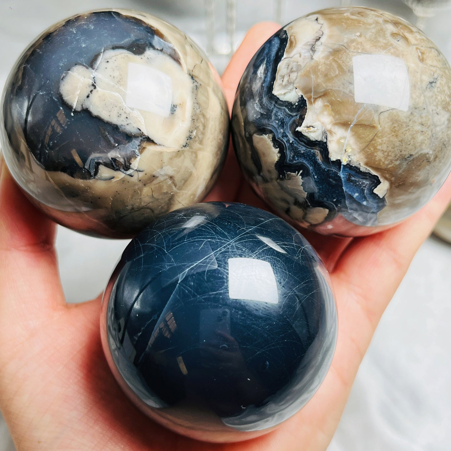 Natural Fluorescent agate ball Healing Gemstone Home Decor