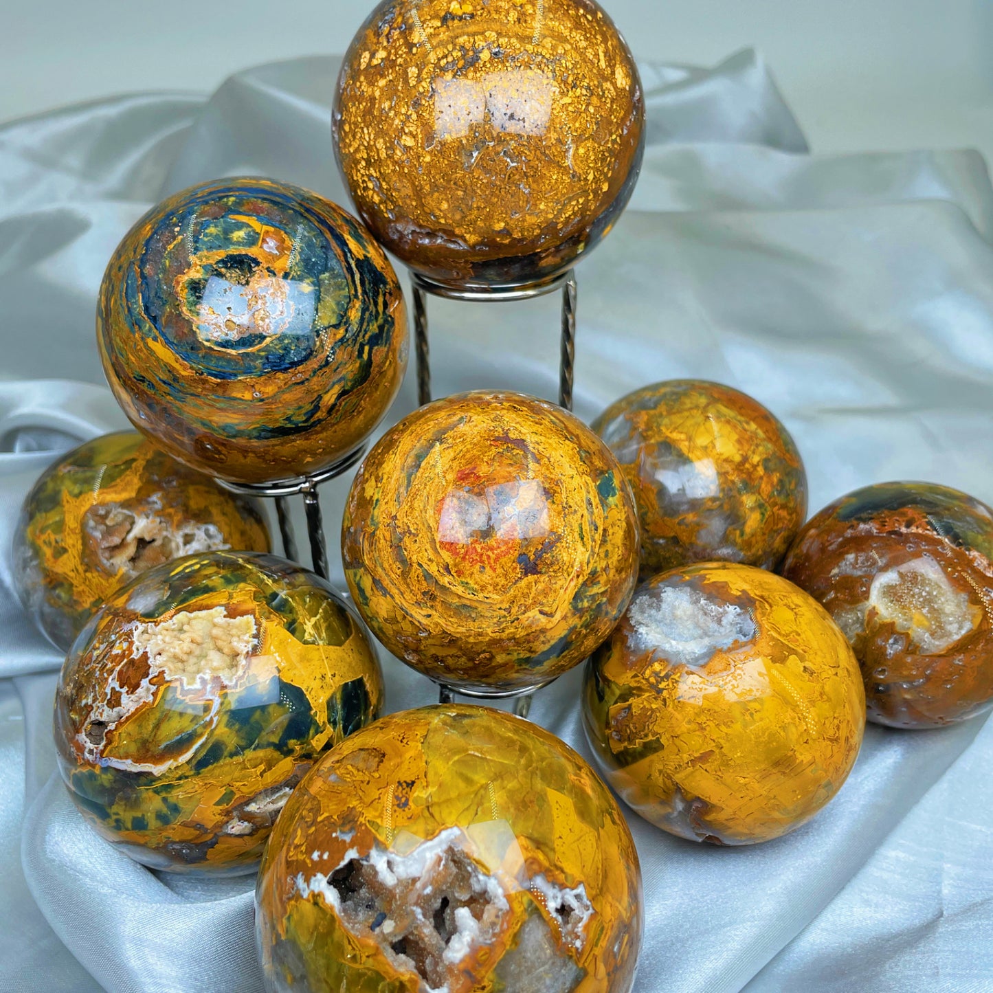 Peterite sphere