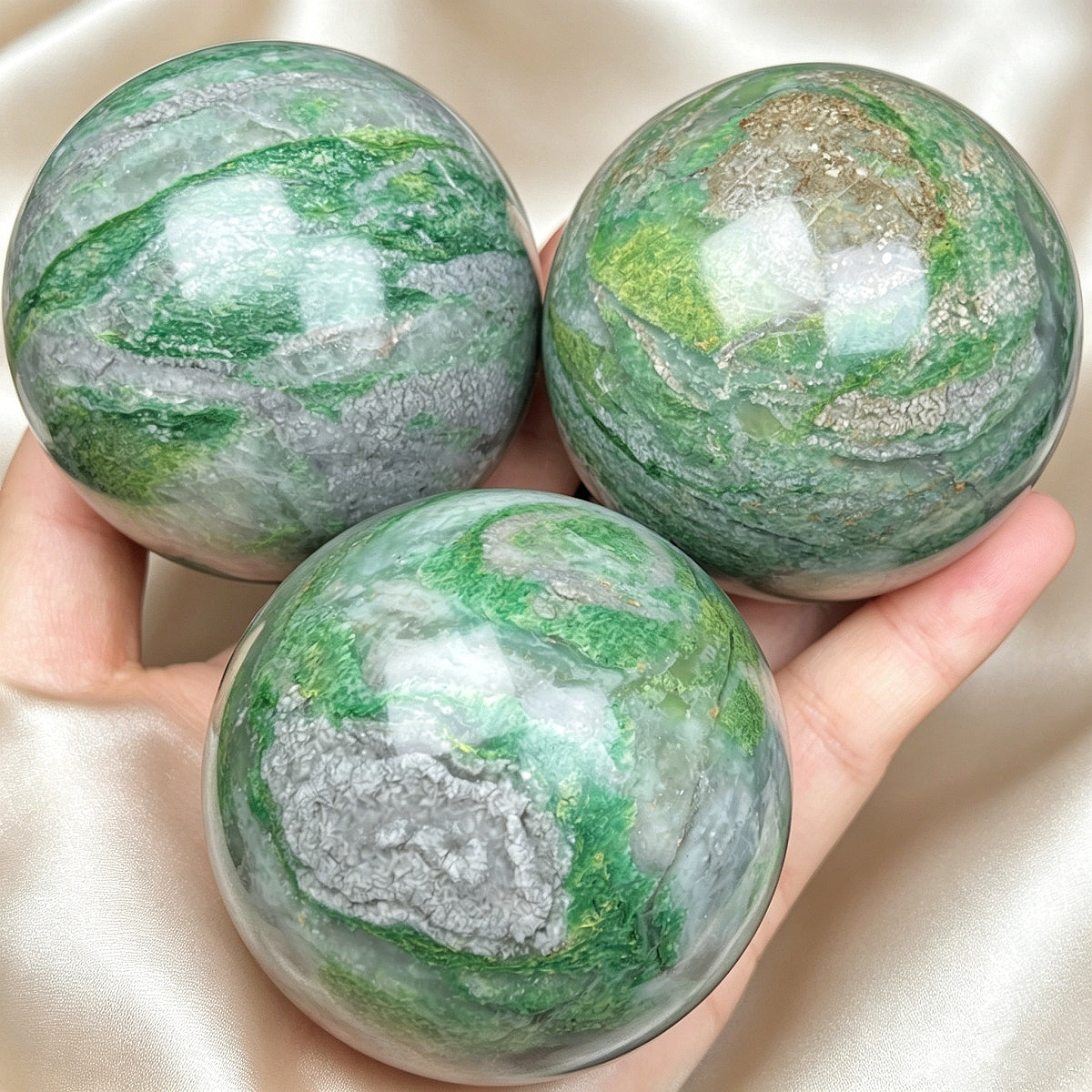 Natural African Emerald Ball Heal ing Gemstone Home Decor