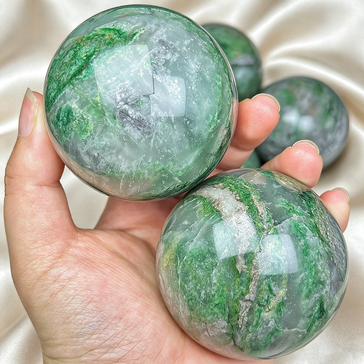 Natural African Emerald Ball Heal ing Gemstone Home Decor