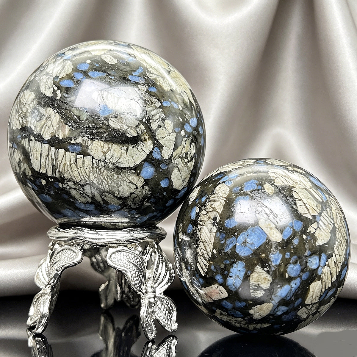 Natural Black and Blue Sparkle Stone Ball Heal ing Gemstone Home Decor