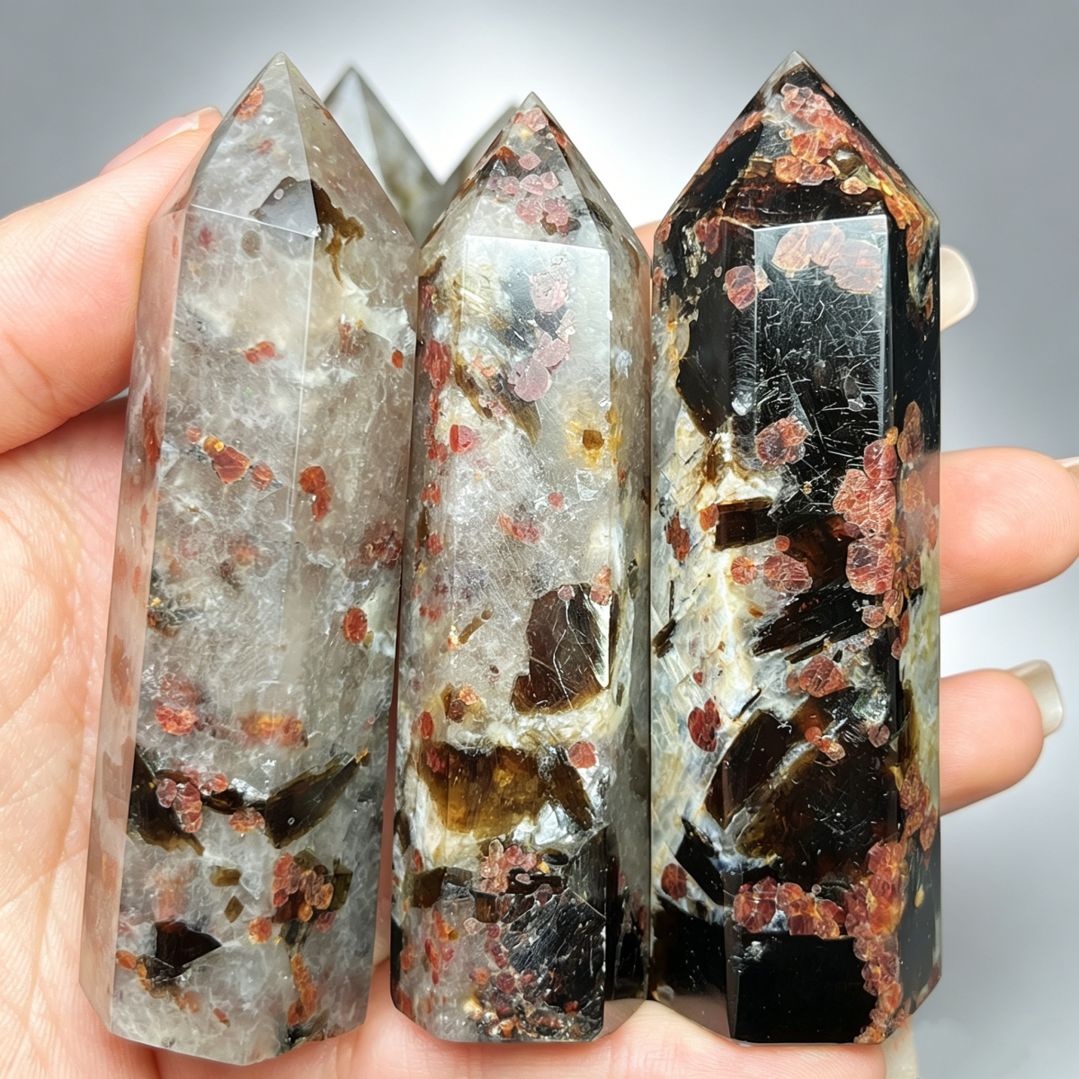 Natural Garnet silver mica single pointed column Heal ing Gemstone Home Decor
