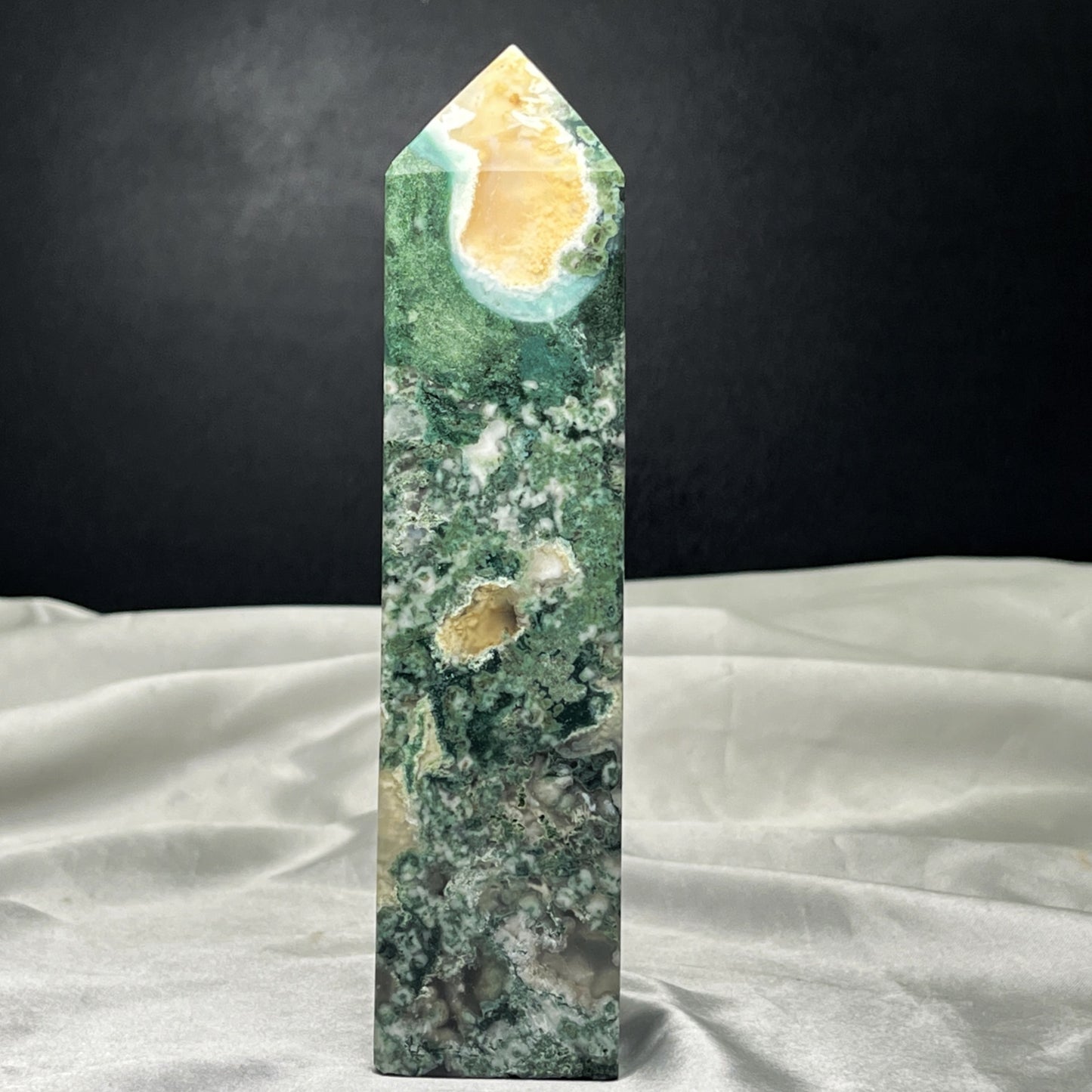 Natural Pink fluorescent agate single pointed pillar Heal ing Gemstone Home Decor