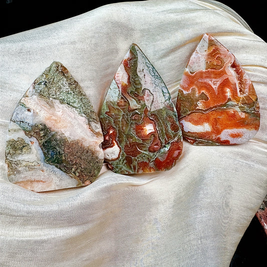 Natural Red Water Grass Agate Ornament Heal ing Gemstone Home Decor