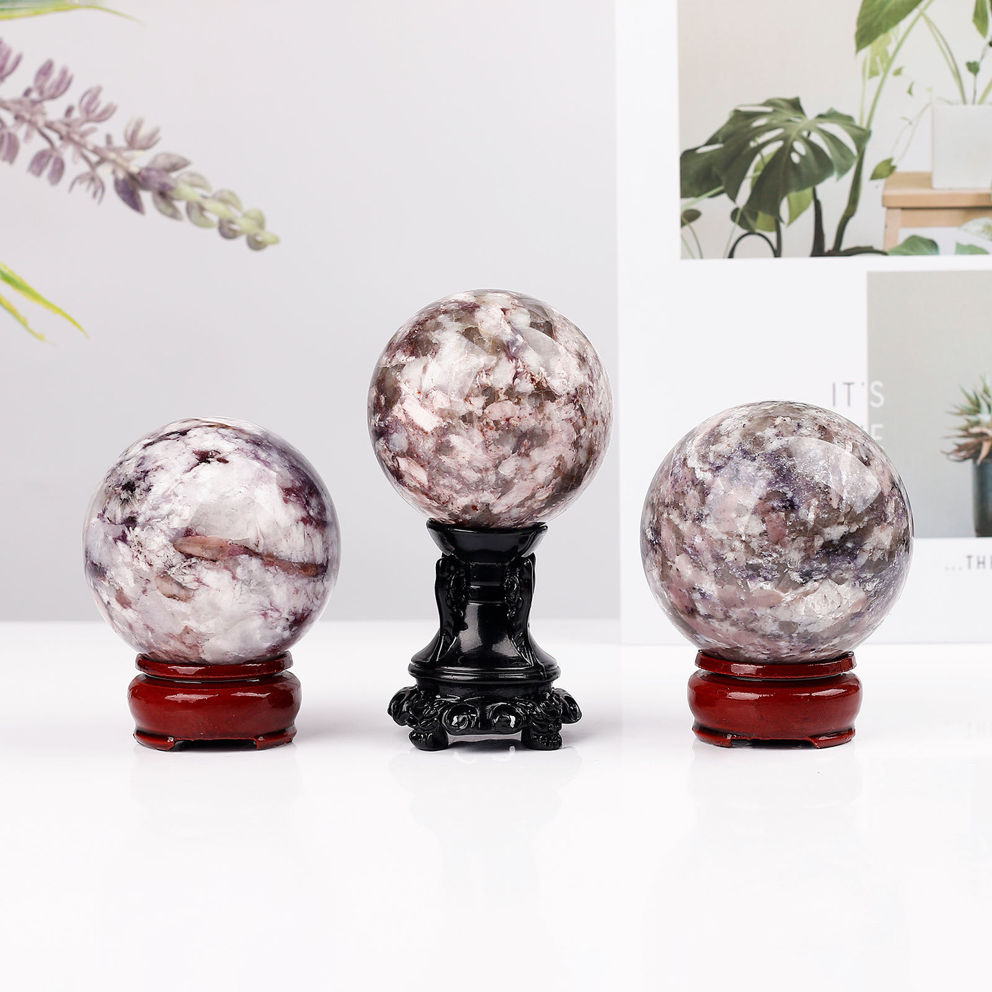 Natural Pink Lithian Beryl Sphere Crystal Ball Home Decoration Gift