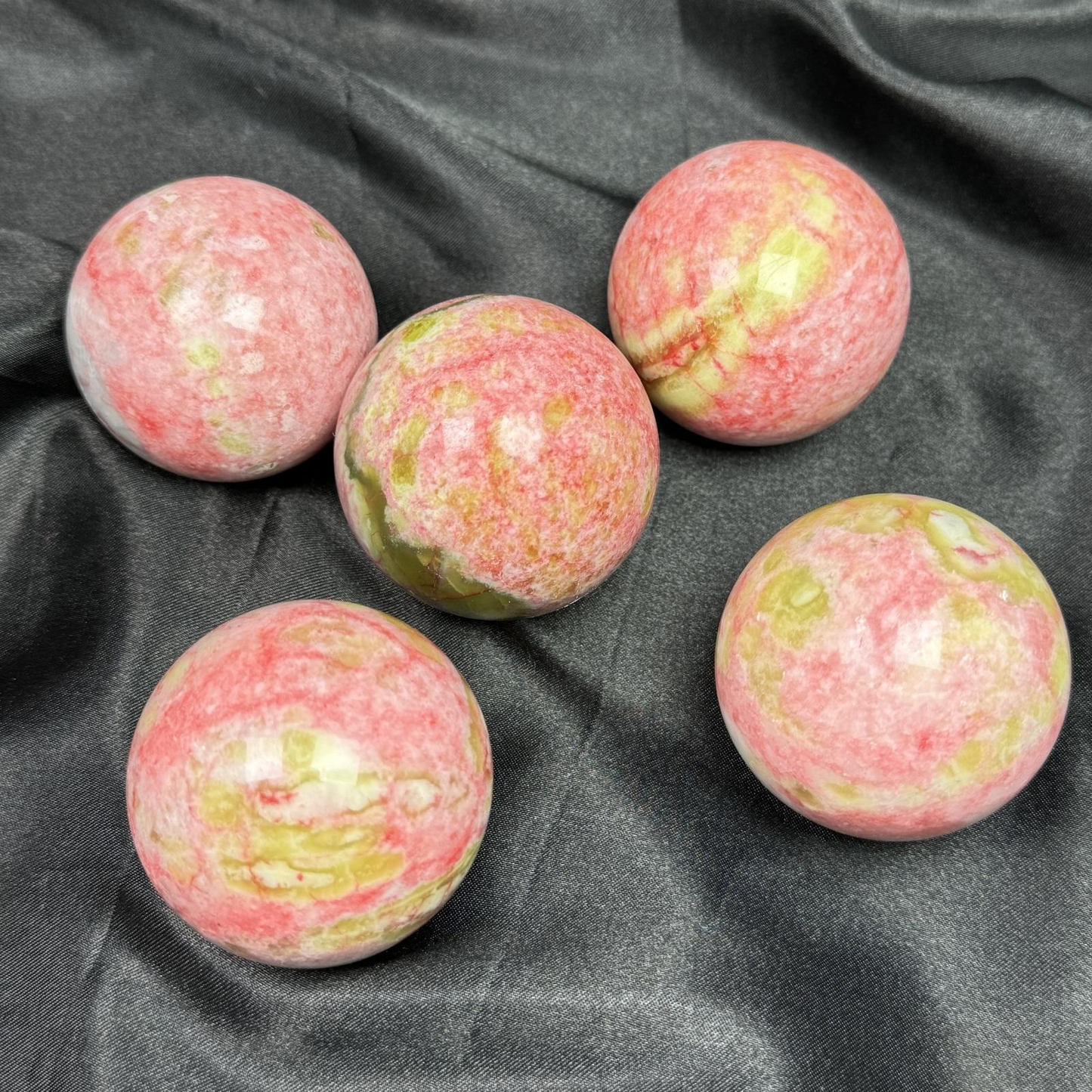 Natural Zoisite Sphere Crystal Ball Hot Sale Home Decoration Gift Polished Christmas Mascot Theme