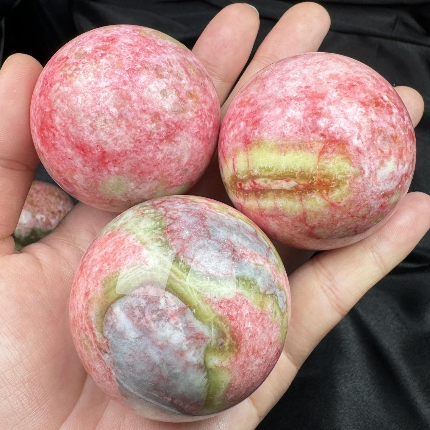 Natural Zoisite Sphere Crystal Ball Hot Sale Home Decoration Gift Polished Christmas Mascot Theme