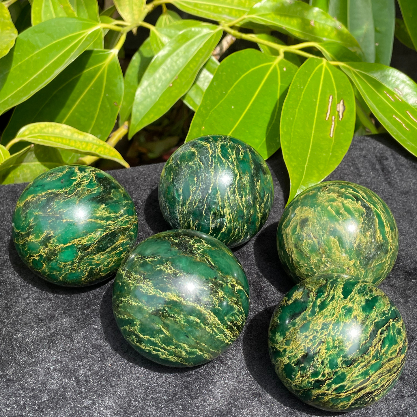 Home Decoration Crafts Polished Emerald Green Sphere Crystal