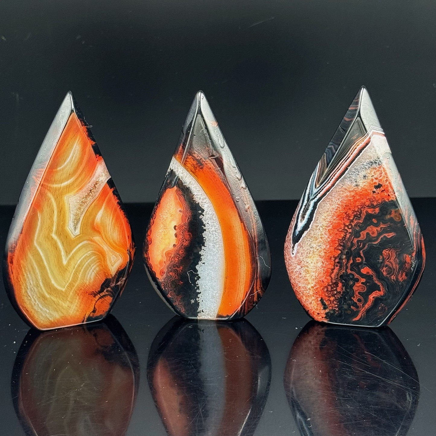Natural Black and red wrapped agate ornament Heal ing Gemstone Home Decor