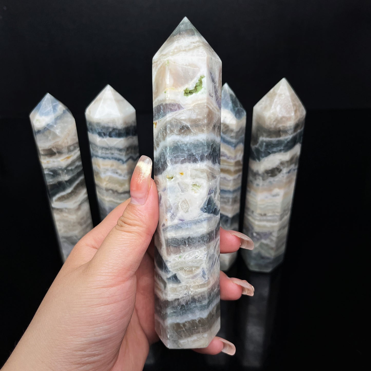 Natural Fluorescent fluorite agate single pointed column Heal ing Gemstone Home Decor