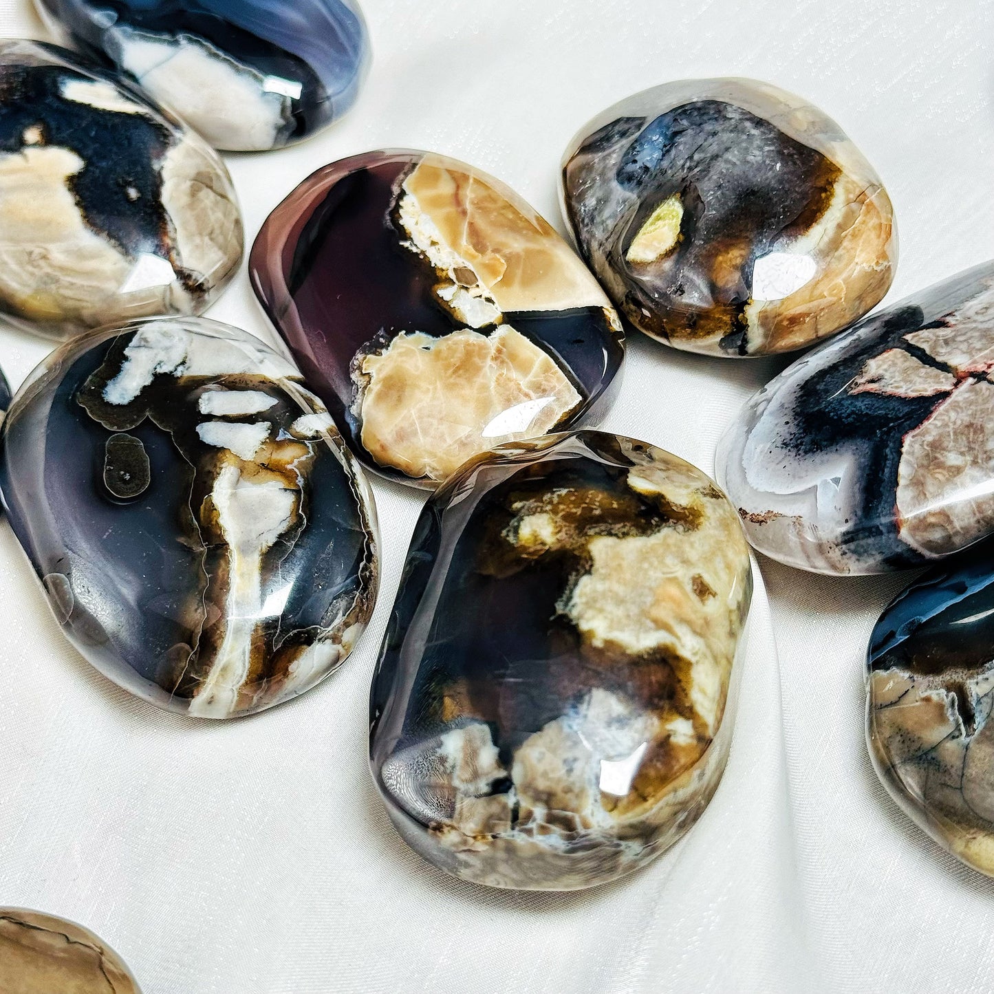 Natural Playing with fluorescent agate Heal ing Gemstone Home Decor