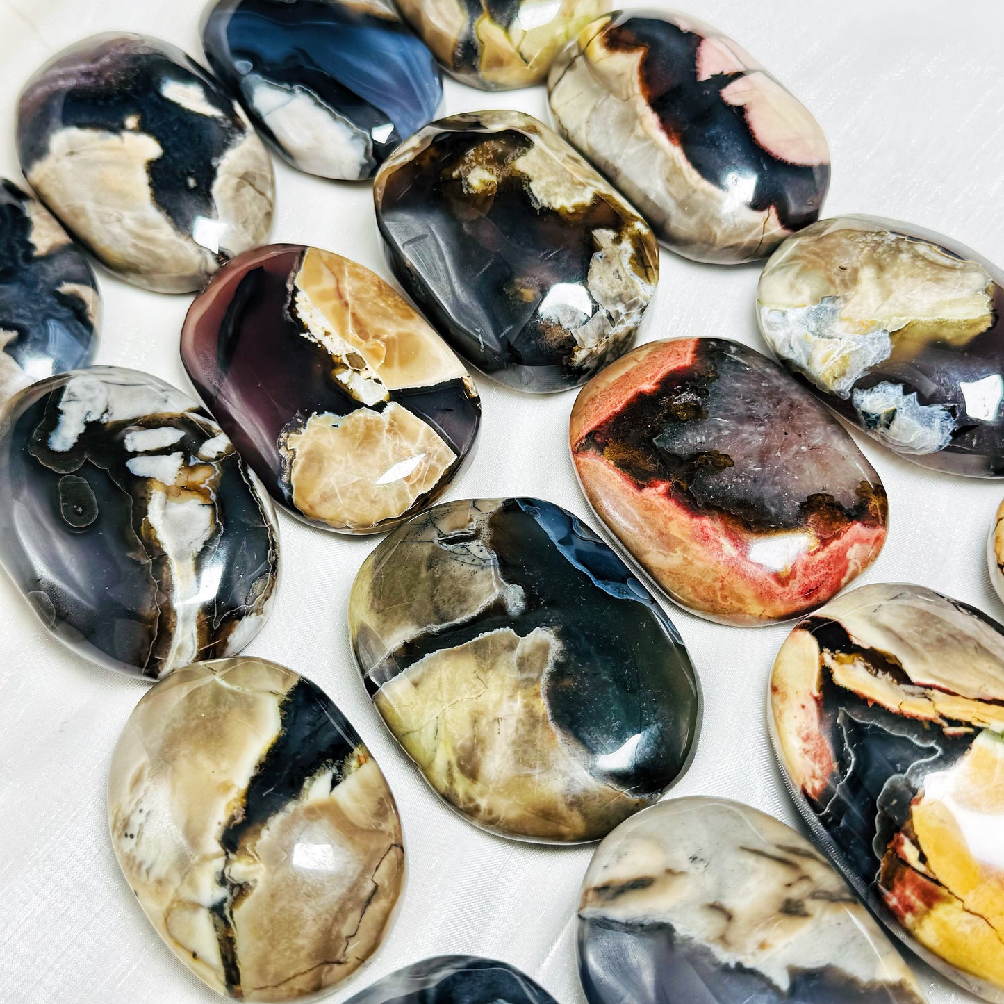 Natural Playing with fluorescent agate Heal ing Gemstone Home Decor