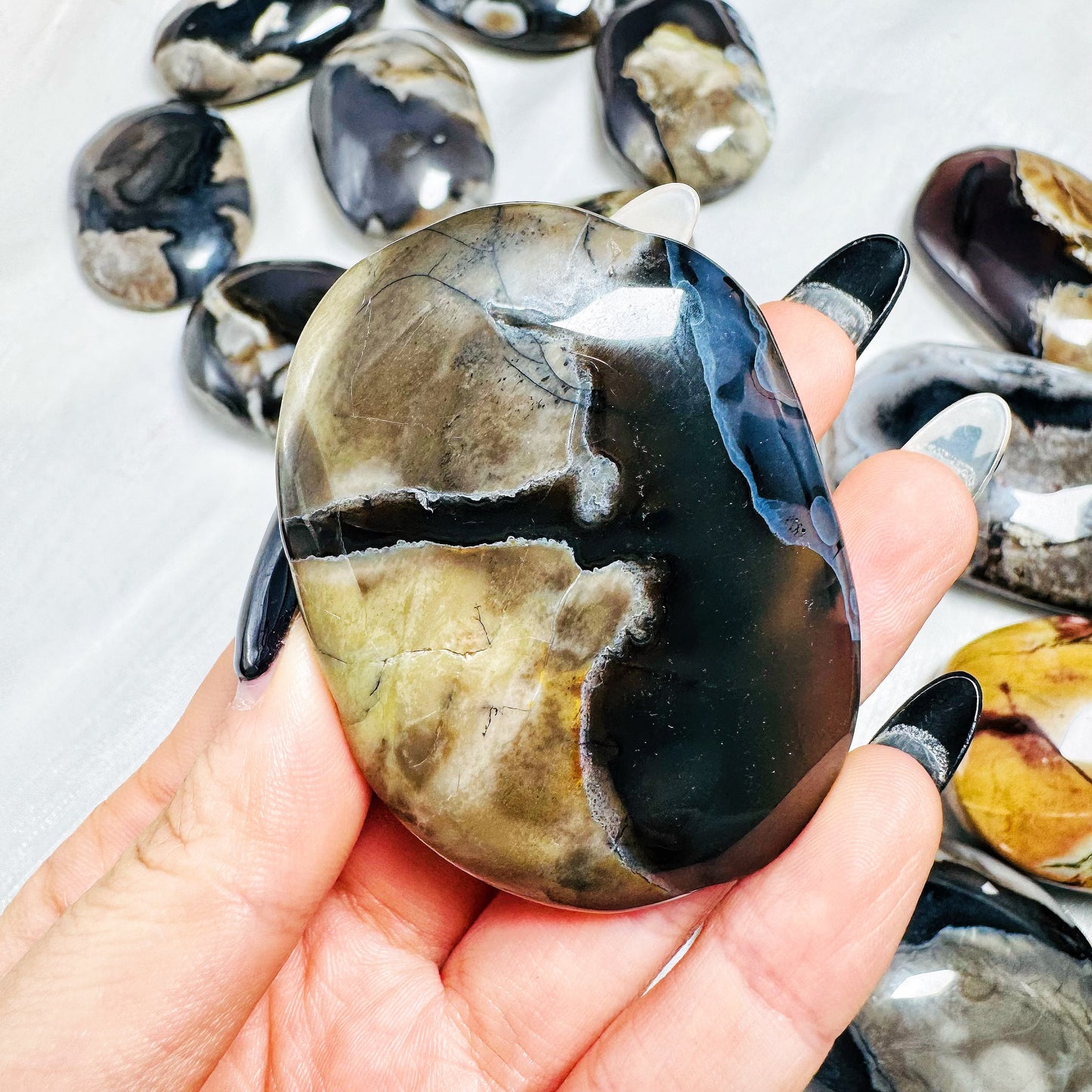 Natural Playing with fluorescent agate Heal ing Gemstone Home Decor