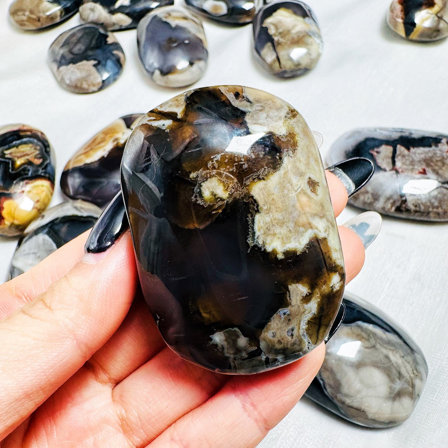 Natural Playing with fluorescent agate Heal ing Gemstone Home Decor