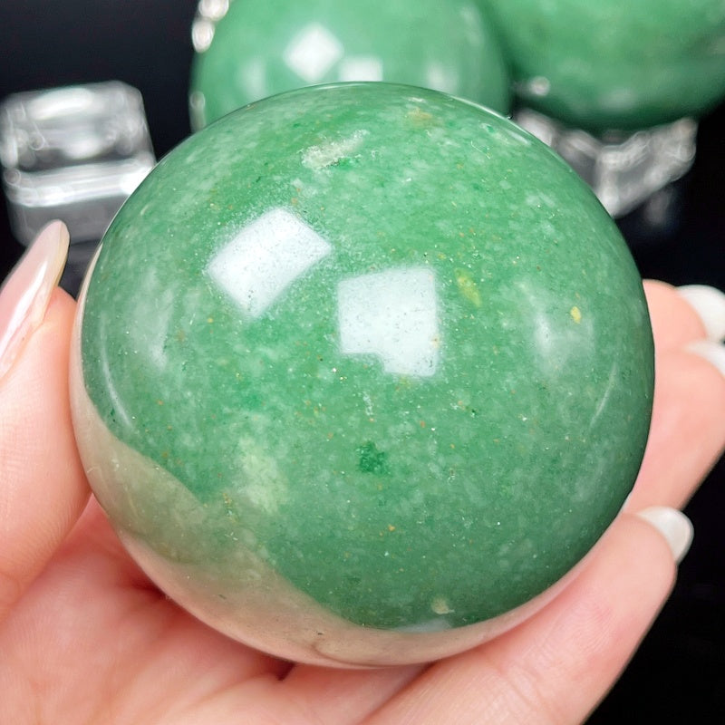 Natural Green Dongling Ball Heal ing Gemstone Home Decor
