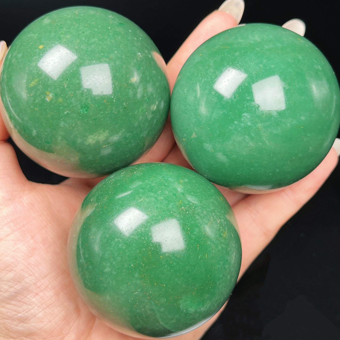 Natural Green Dongling Ball Heal ing Gemstone Home Decor