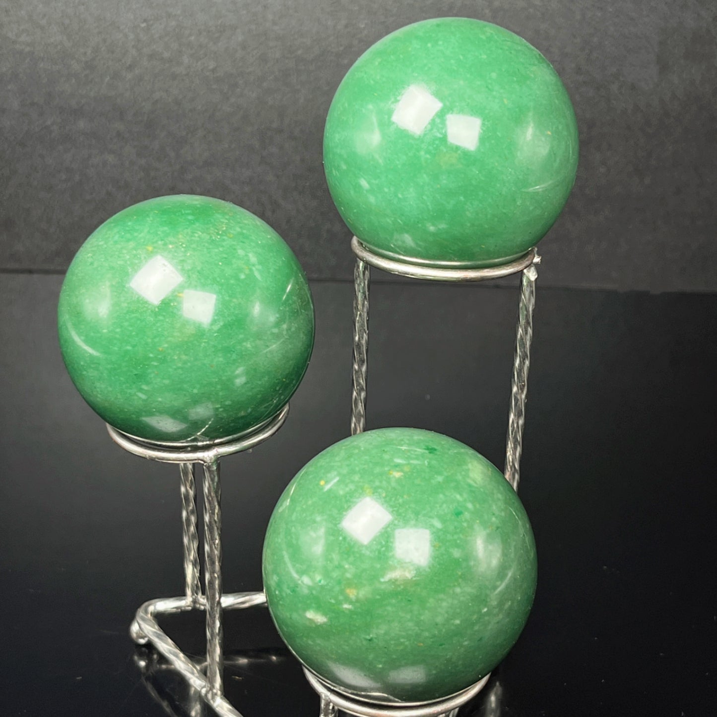 Natural Green Dongling Ball Heal ing Gemstone Home Decor