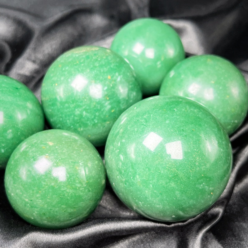 Natural Green Dongling Ball Heal ing Gemstone Home Decor