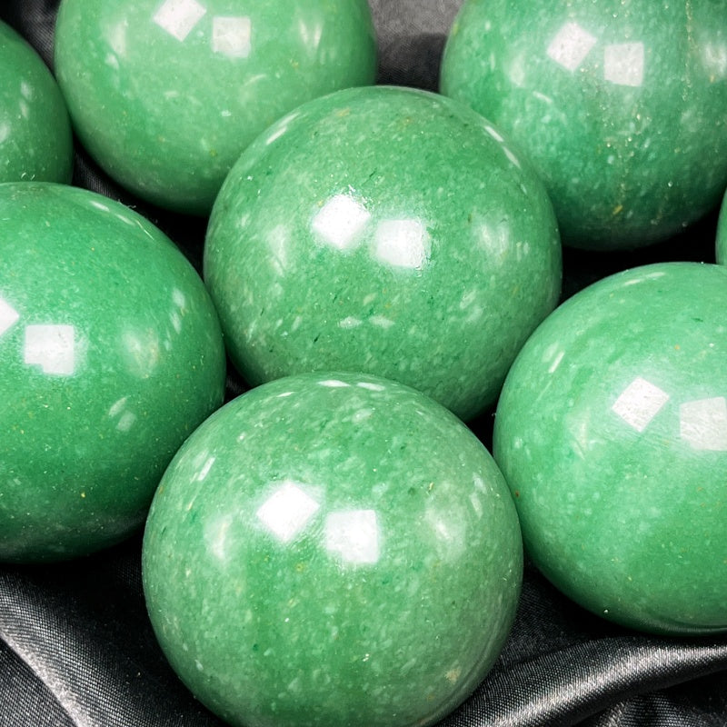Natural Green Dongling Ball Heal ing Gemstone Home Decor