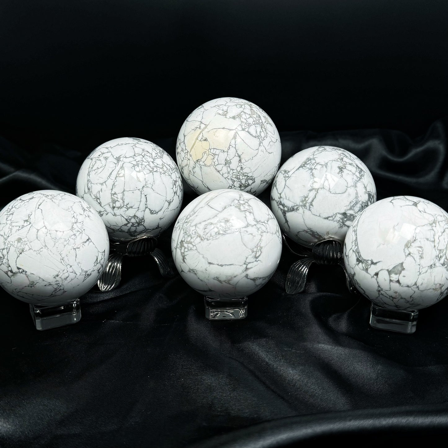 Natural White Turquoise Ball Heal ing Gemstone Home Decor