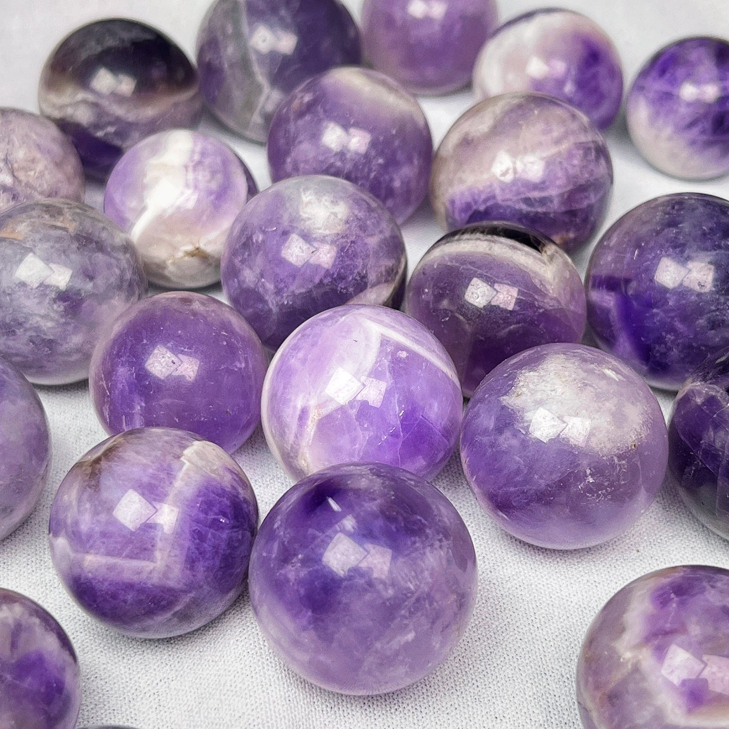 Natural Dreamy Purple Ball Heal ing Gemstone Home Decor
