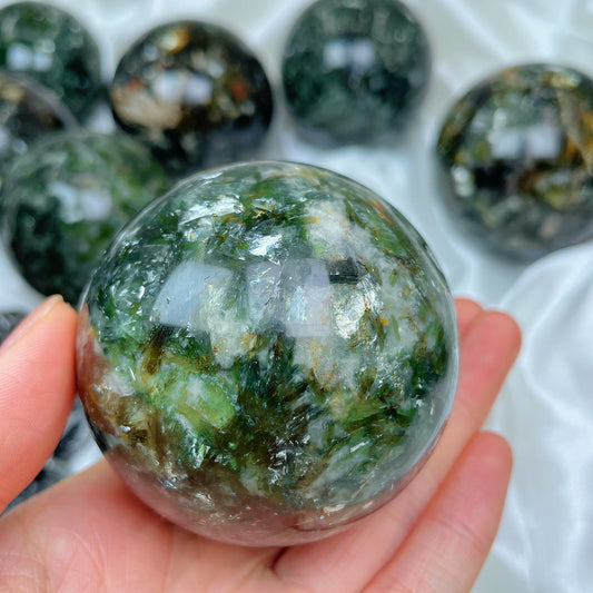 Green mica sphere