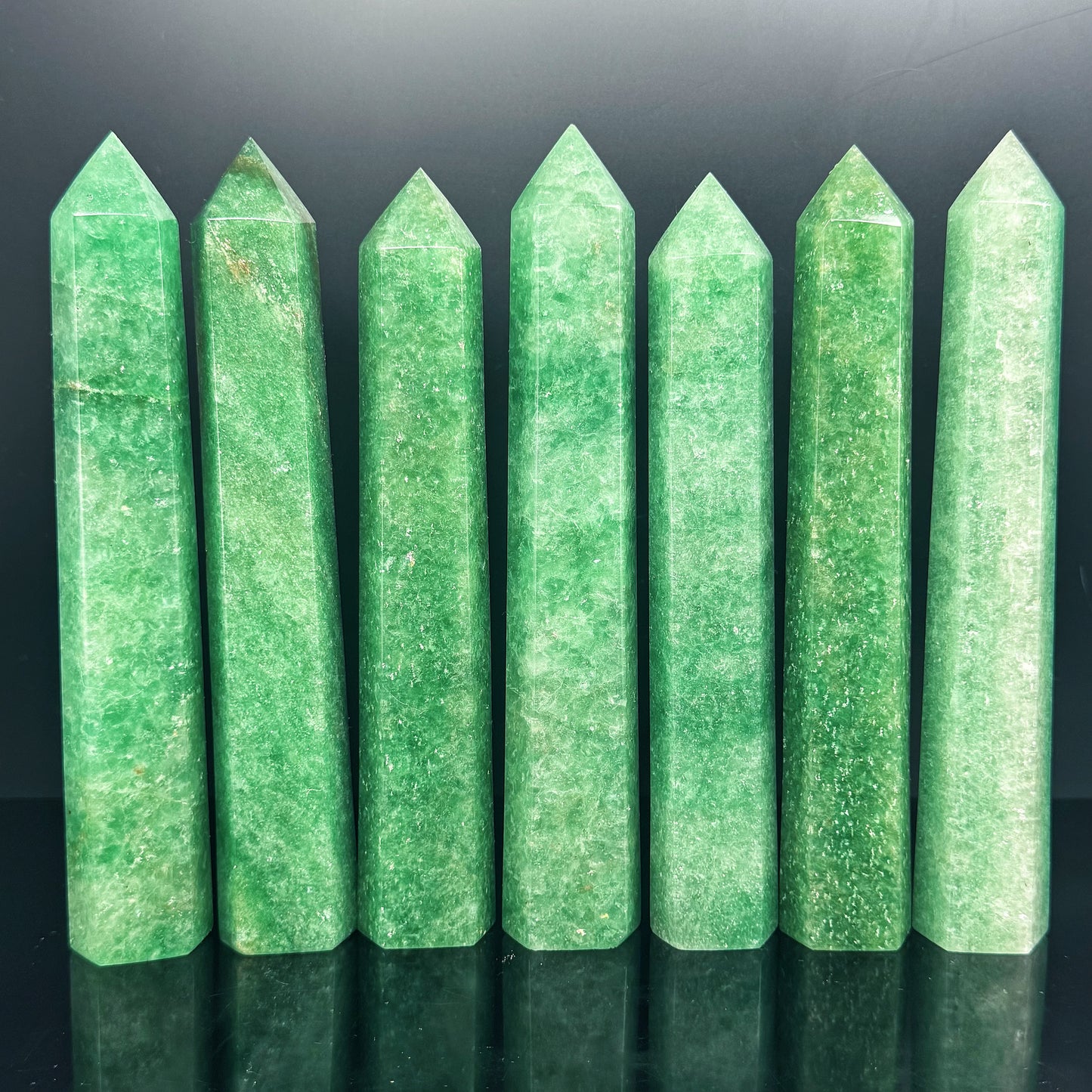 Green strawberry single pointed pillar