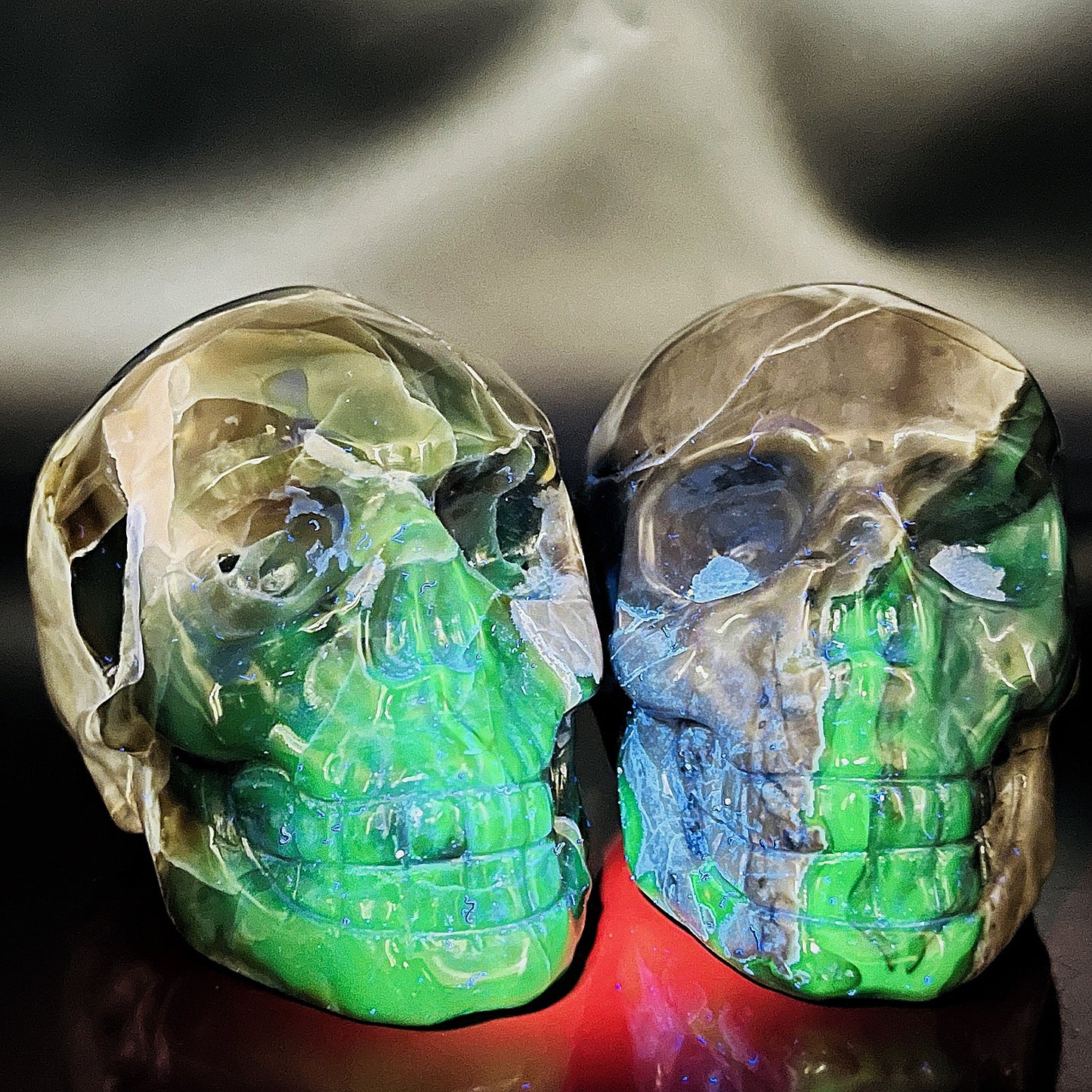 Natural Fluorescent agate skull Heal ing Gemstone Home Decor