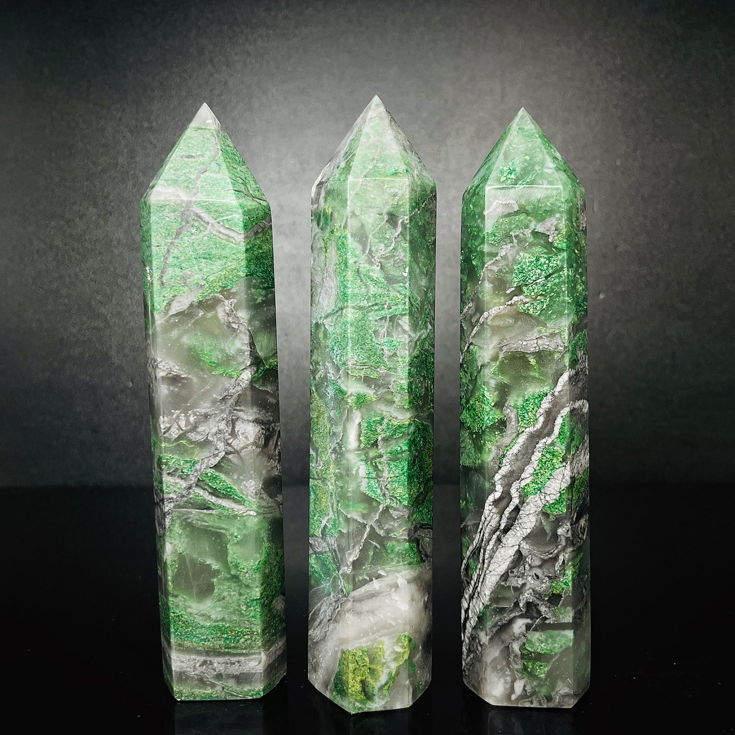 Natural African emerald single pointed pillar Heal ing Gemstone Home Decor