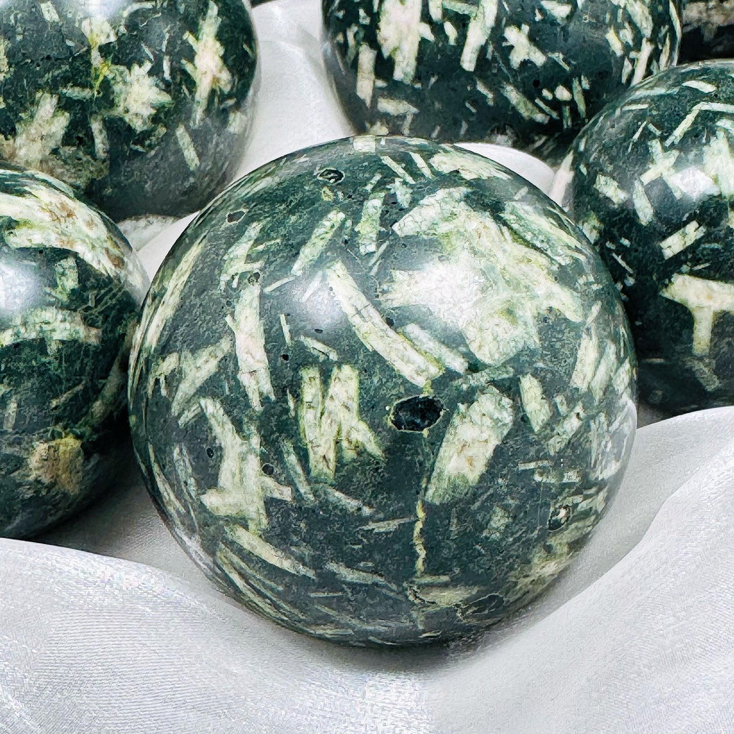 Natural Green Lotus Stone Ball Heal ing Gemstone Home Decor