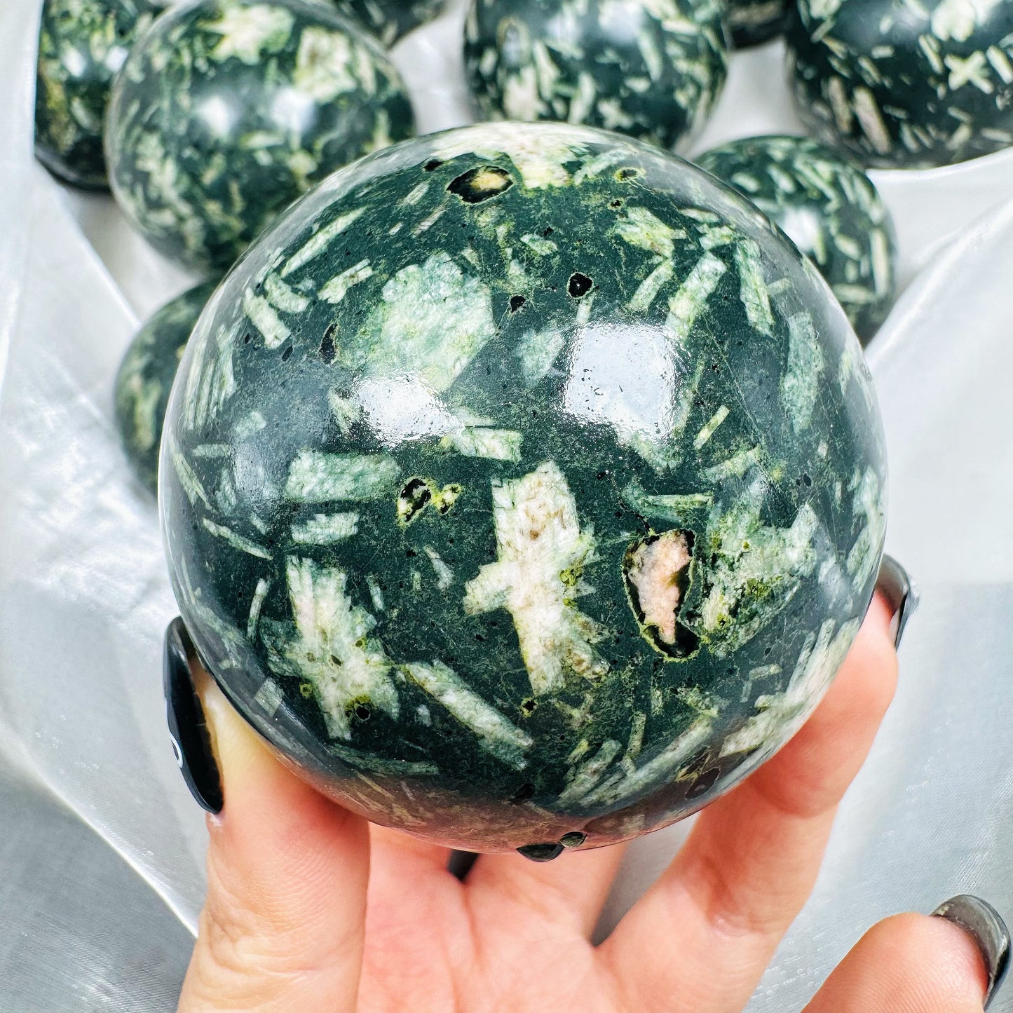 Natural Green Lotus Stone Ball Heal ing Gemstone Home Decor