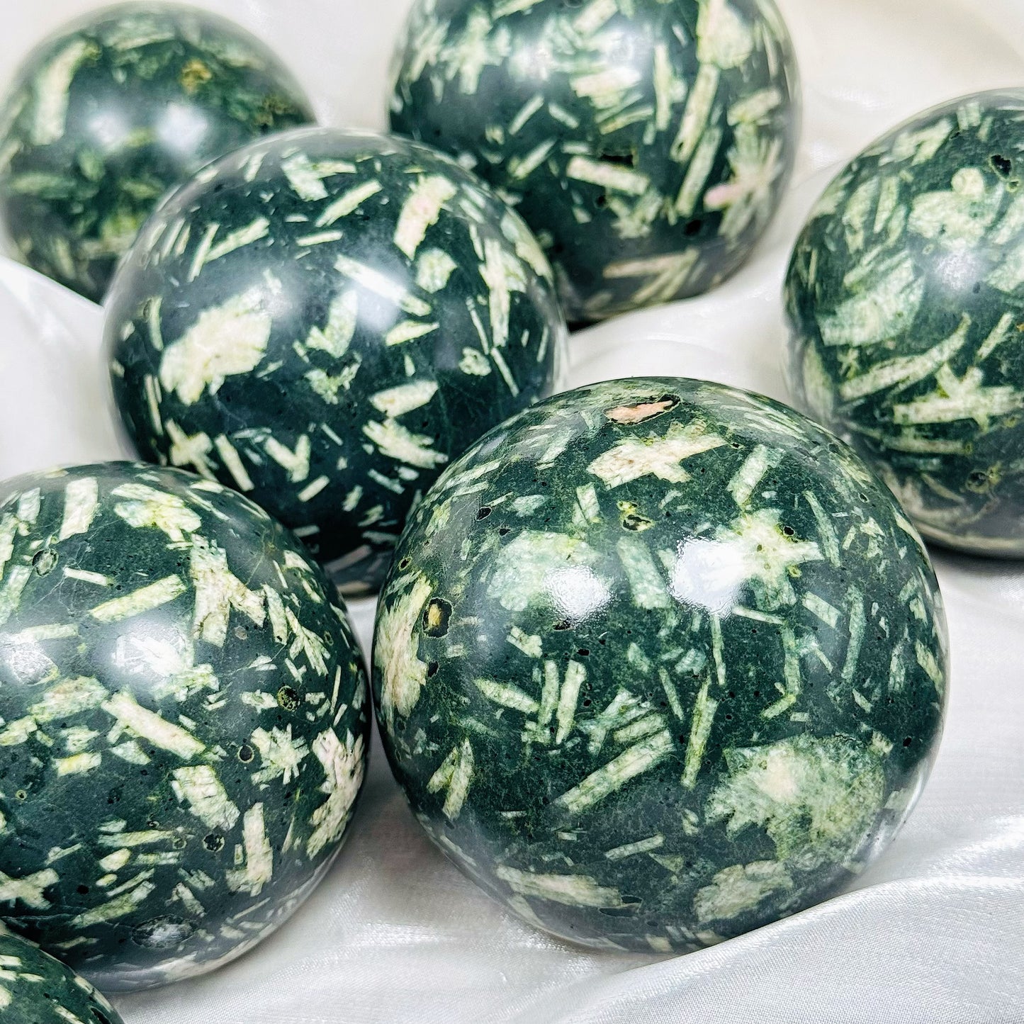 Natural Green Lotus Stone Ball Heal ing Gemstone Home Decor