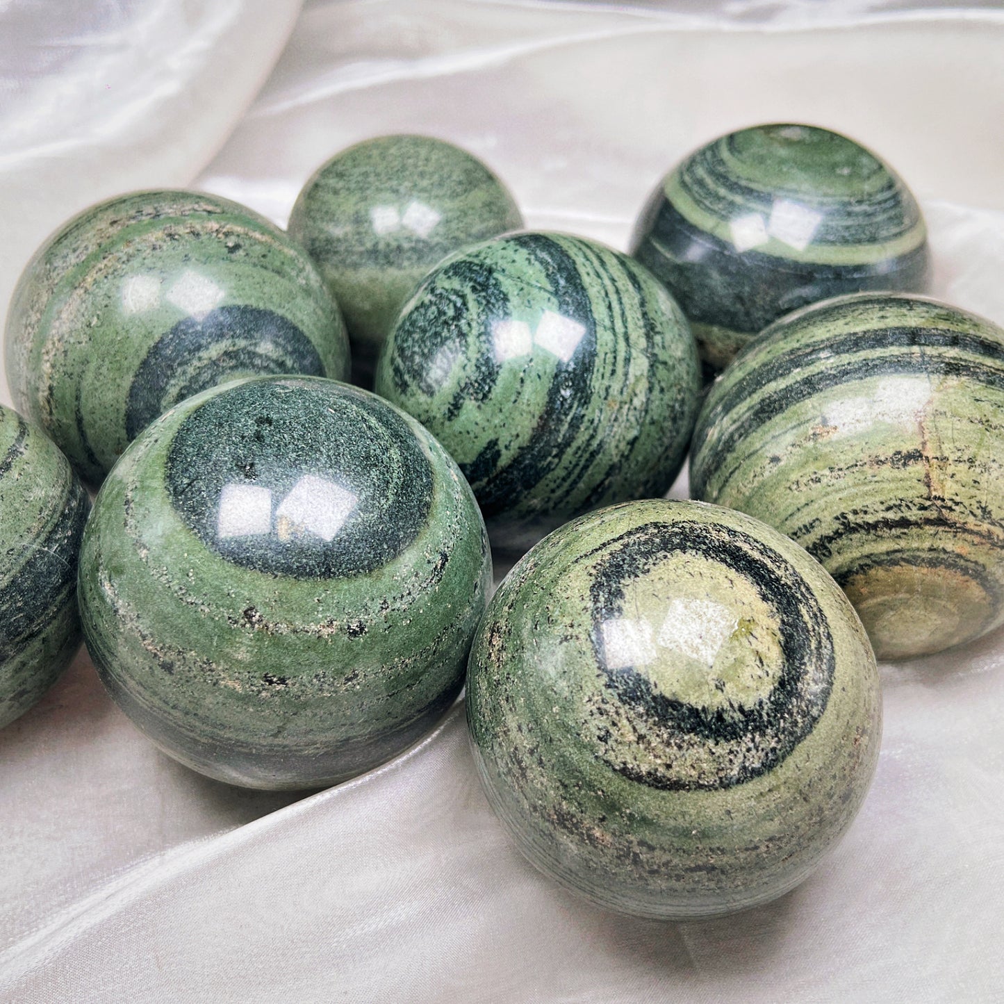 Natural Green patterned stone ball Heal ing Gemstone Home Decor