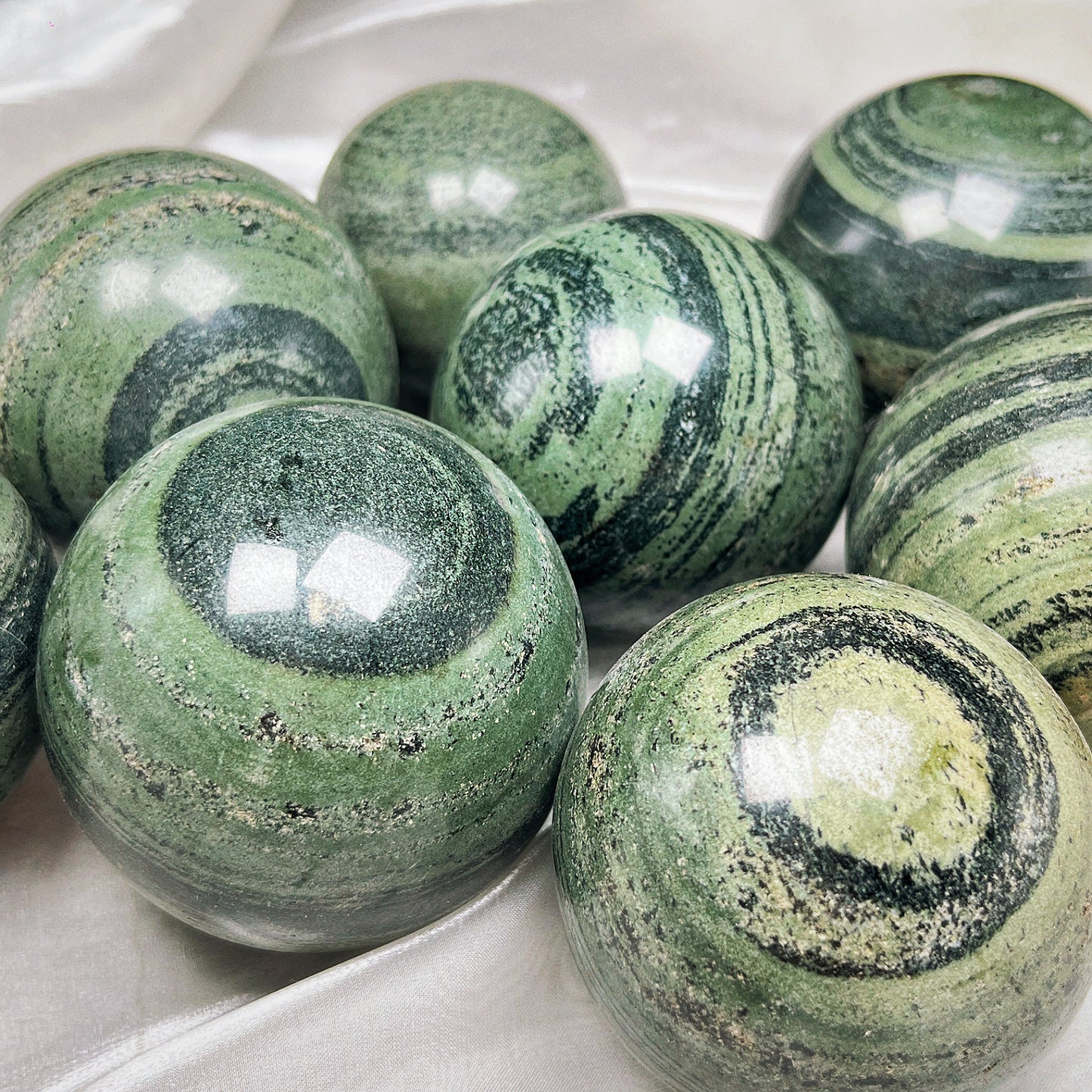 Natural Green patterned stone ball Heal ing Gemstone Home Decor