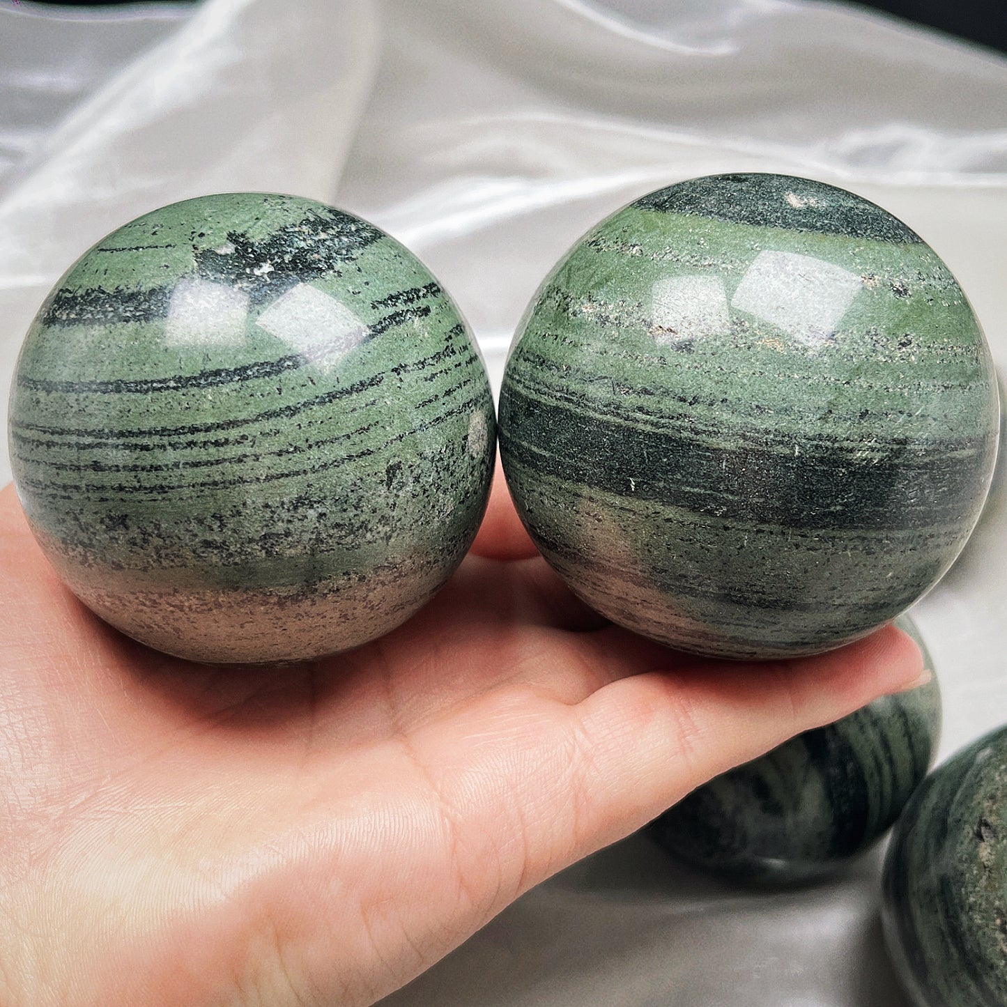 Natural Green patterned stone ball Heal ing Gemstone Home Decor