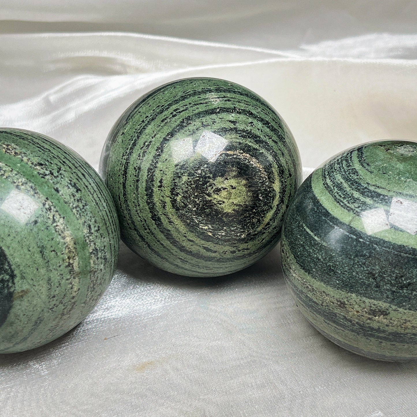 Natural Green patterned stone ball Heal ing Gemstone Home Decor