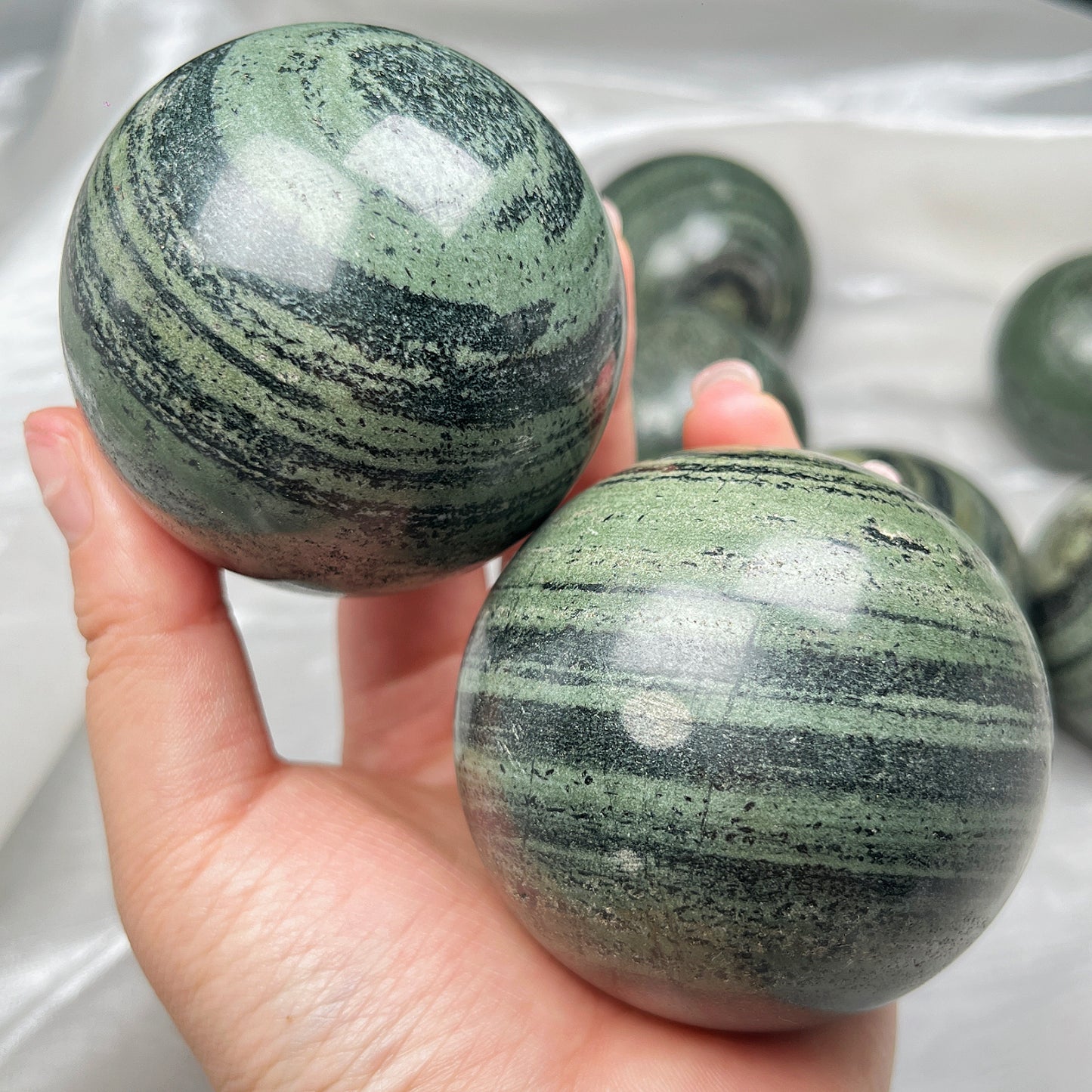 Natural Green patterned stone ball Heal ing Gemstone Home Decor