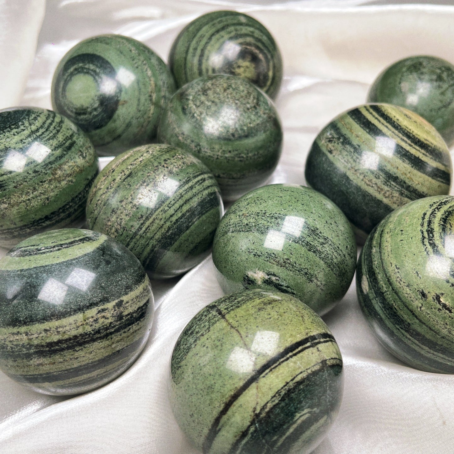 Natural Green patterned stone ball Heal ing Gemstone Home Decor
