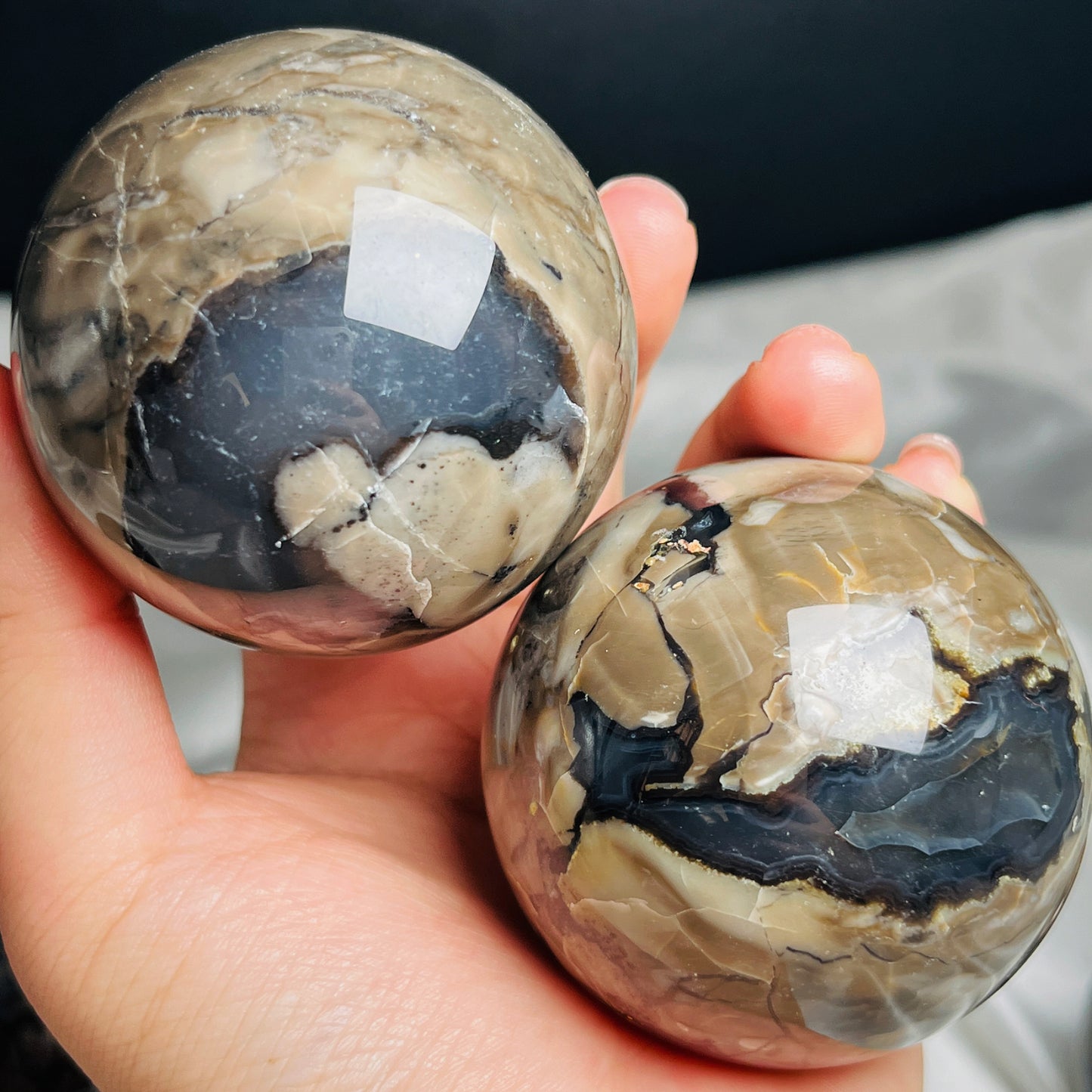 Natural Fluorescent agate ball Healing  Gemstone Home Decor