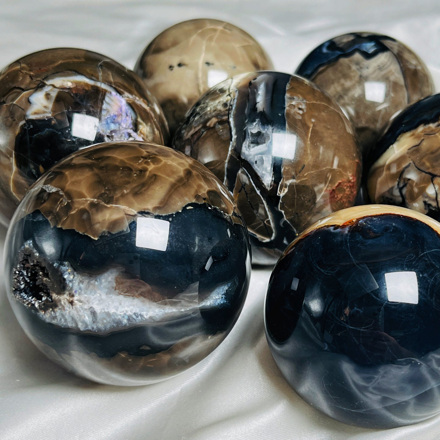 Natural Fluorescent agate ball Healing  Gemstone Home Decor