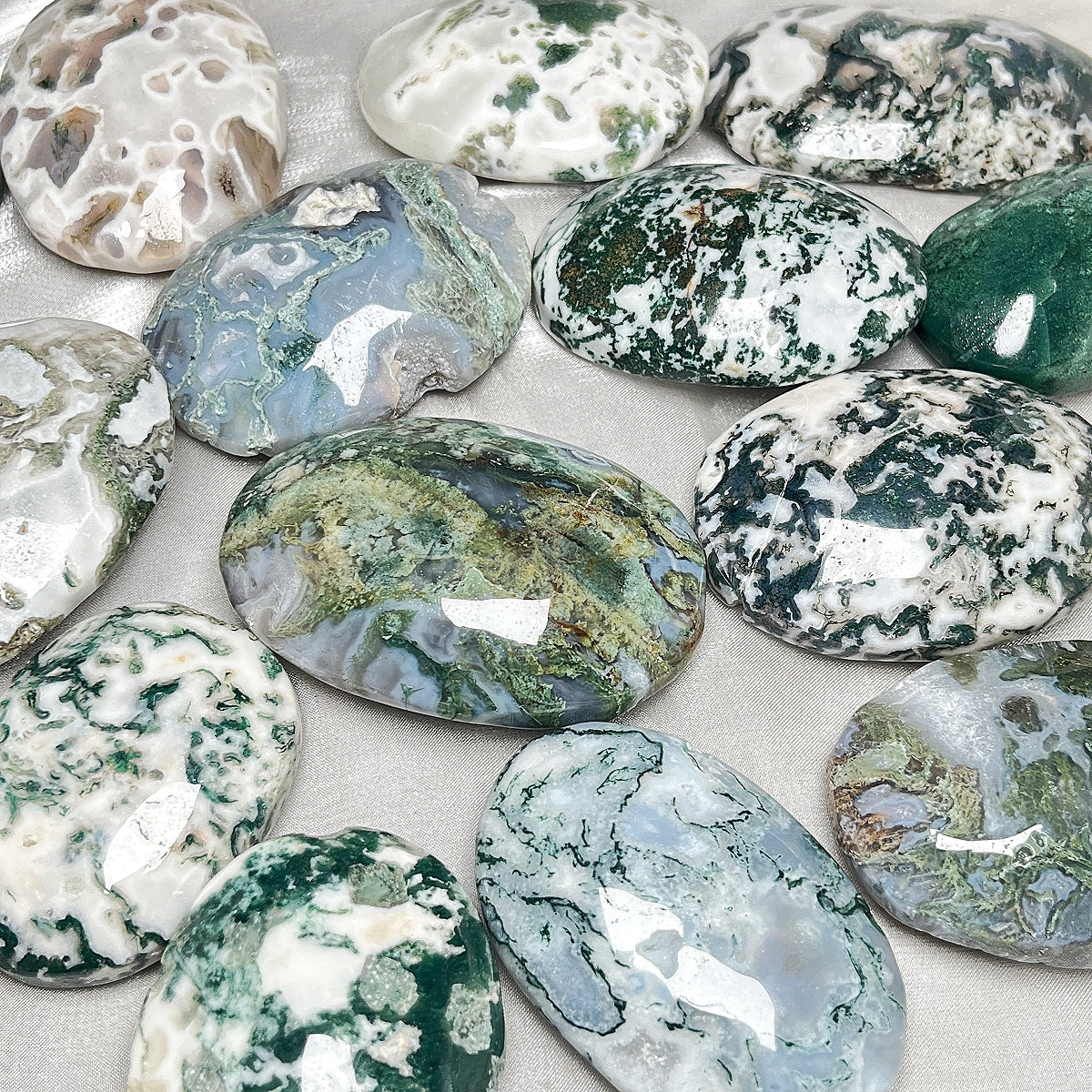Natural Playing with water grass agate Heal ing Gemstone Home Decor