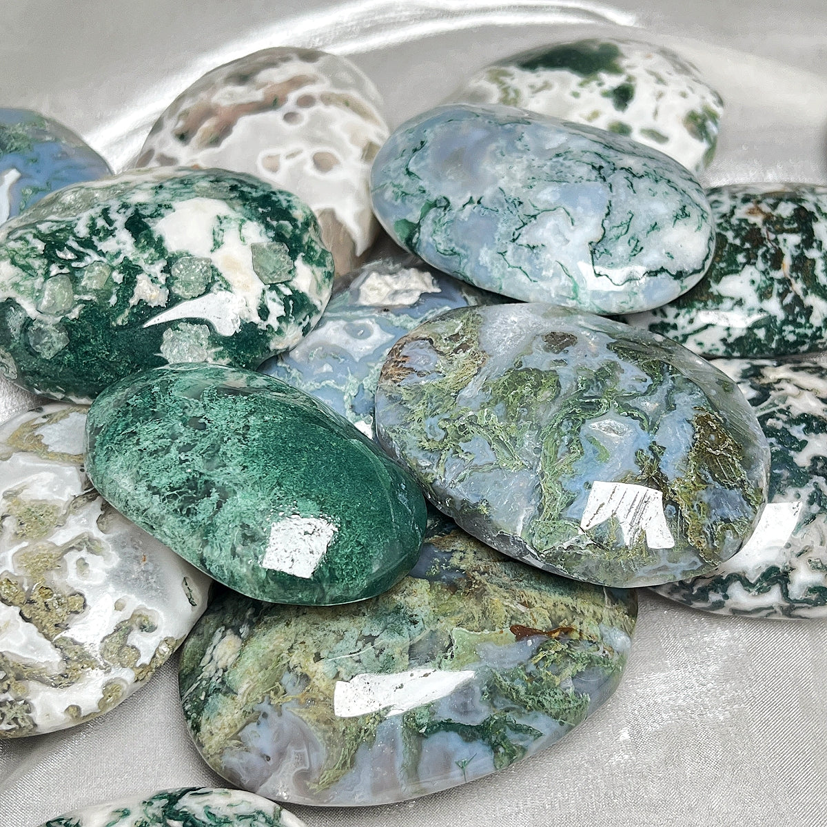 Natural Playing with water grass agate Heal ing Gemstone Home Decor