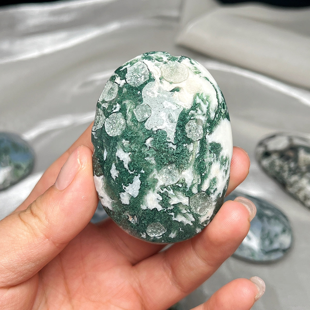 Natural Playing with water grass agate Heal ing Gemstone Home Decor