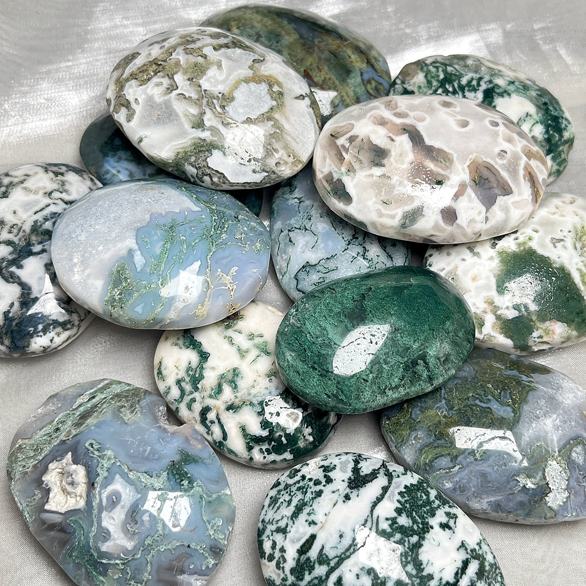Natural Playing with water grass agate Heal ing Gemstone Home Decor