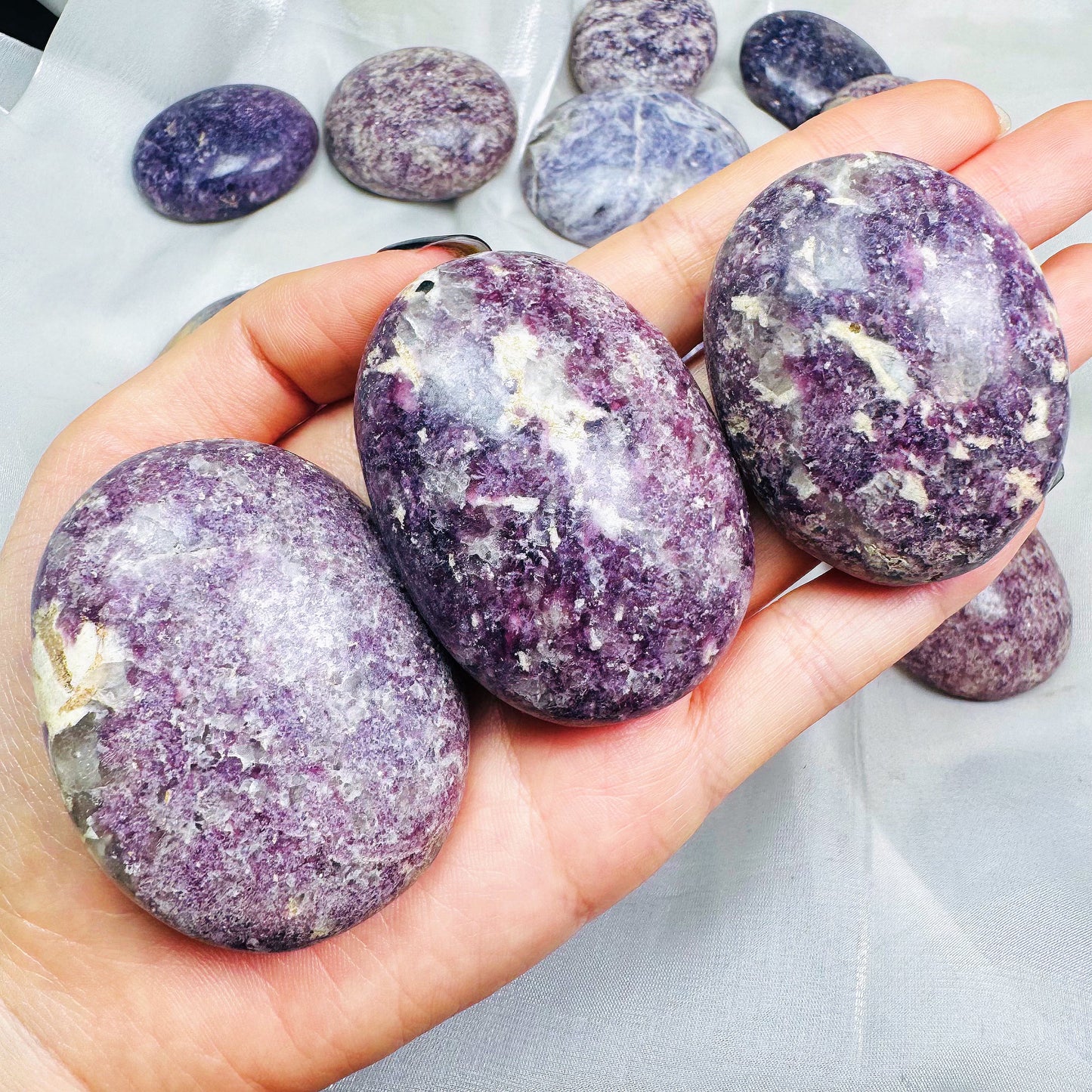 Natural Playing with Zili Yunshi Heal ing Gemstone Home Decor