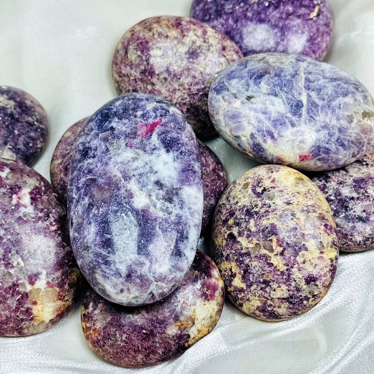 Natural Playing with Zili Yunshi Heal ing Gemstone Home Decor