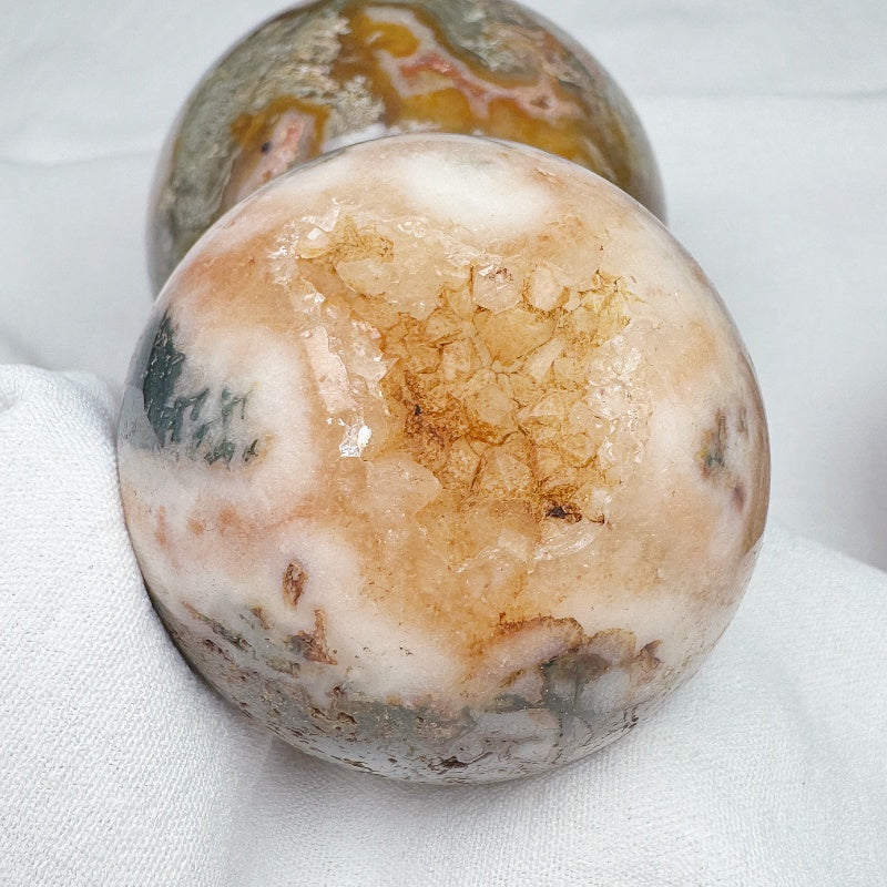 Natural Red water grass agate ball Heal ing Gemstone Home Decor